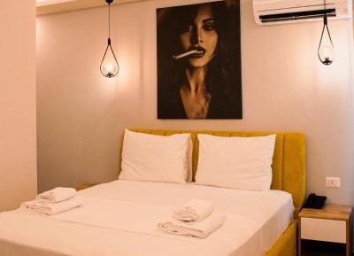 Deluxe Double Room with Side Sea View