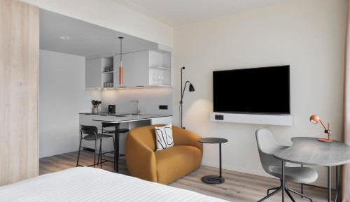 Queen Studio with Courtyard View