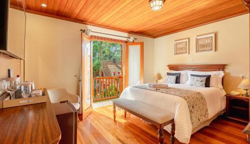 Deluxe Suite with Spa Bath