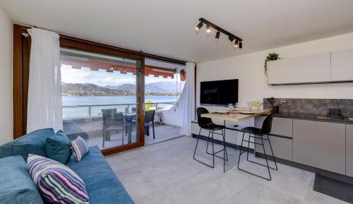 Apartment with Lake View