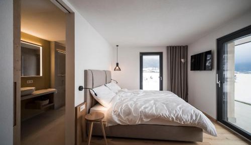 Suite with Mountain View