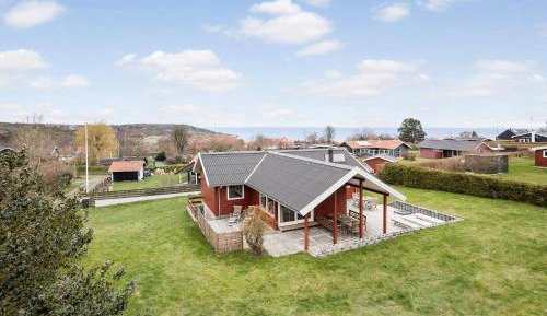 Three-Bedroom Holiday Home 