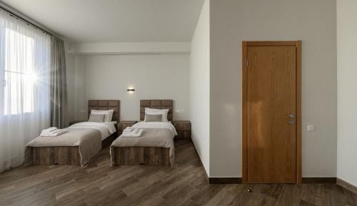 Twin Room with Mountain View