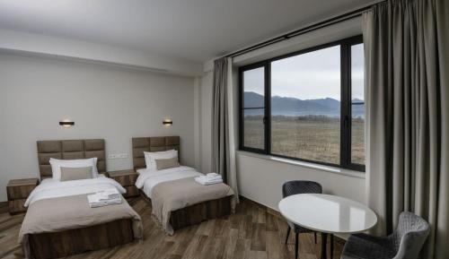 Twin Room with Mountain View