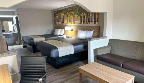 Queen Suite with Two Queen Beds - Mobility Accessible/Smoking