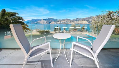 Double or Twin Room with Lake View