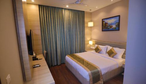 Studio with Garden View