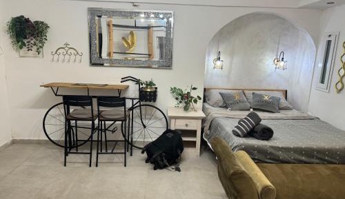 Deluxe Two-Bedroom Apartment with Garden View