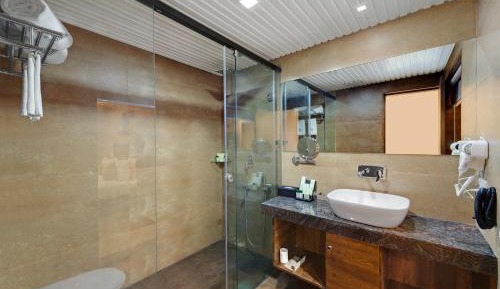 Winter Green King Room