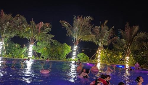 Family Room with Lake View