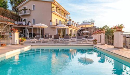 Seven-Bedroom Holiday Home