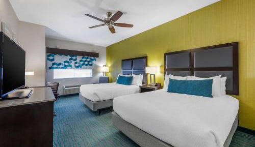 Queen Room with Roll-In Shower - Disability Access/Non-Smoking