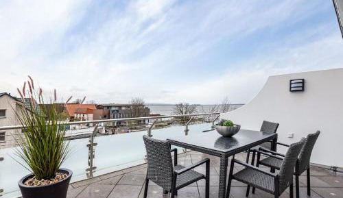 Superior One-Bedroom Apartment with Balcony