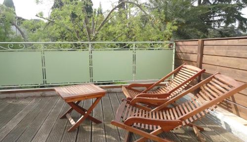 Double Room with Private Terrace, Queen Bed and Garden View
