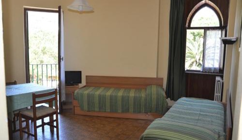 One-Bedroom Apartment (4 Adults)