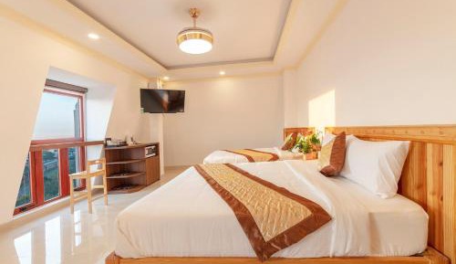 Family Room with Garden View