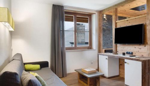 Superior One-Bedroom Apartment