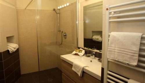 Two-Bedroom Apartment (4 Adults)