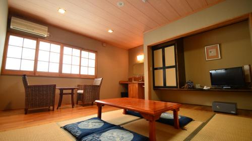 Japanese-Style Quadruple Room with Shared Bath