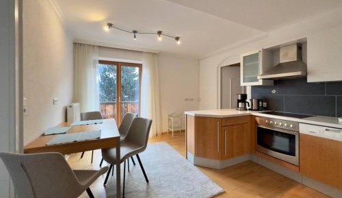 Apartment with Mountain View