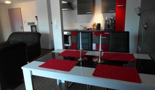 Apartment with Mountain View