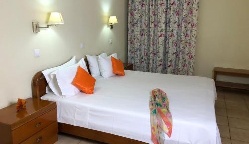 Standard Double Room with Garden View