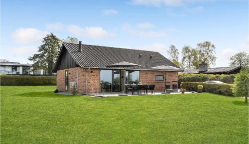 Three-Bedroom Holiday Home 