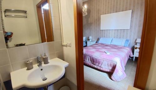 Deluxe Double Room (2 Adults + 1 Child)
