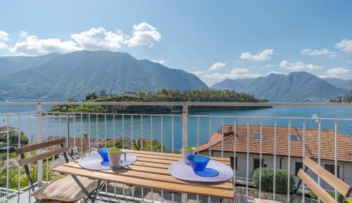Apartment with Lake View