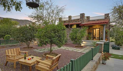 Villa with Garden View