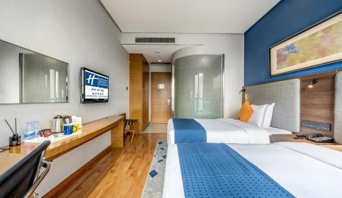 Standard Twin Room with City View