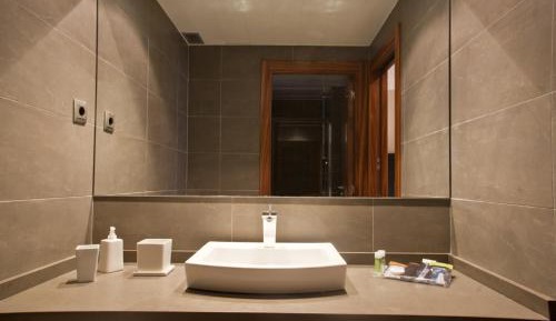 One-Bedroom Apartment (2 Adults)