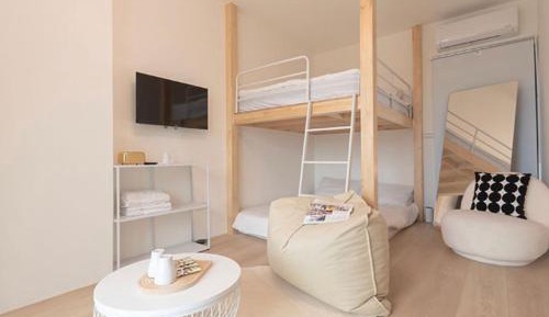 Quadruple Room with Private Bathroom