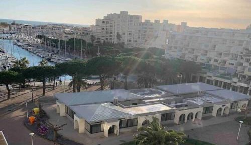 One-Bedroom Apartment - Sea Side