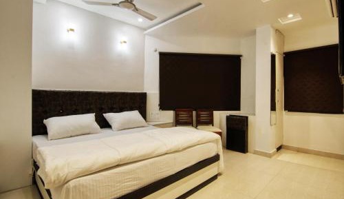 Deluxe Double Room (2 Adults + 1 Child)