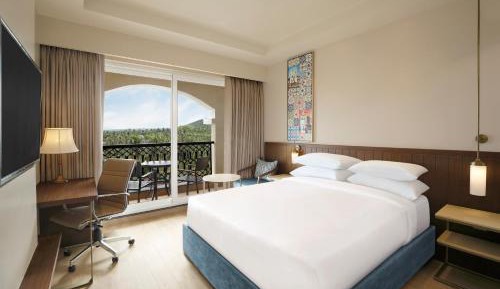 Deluxe Queen with Balcony - 1+1 Happy Hours on Select Drinks | 11 AM–7 PM