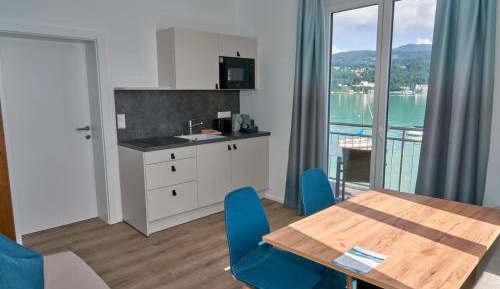 Apartment with Lake View