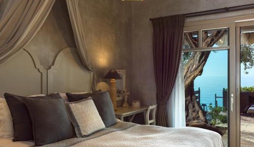 Deluxe Suite with Sea View