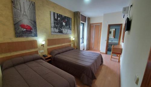 Family Room (2 Adults + 1 Child)