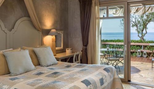 Deluxe Suite with Sea View