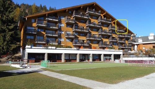 Apartment with Mountain View