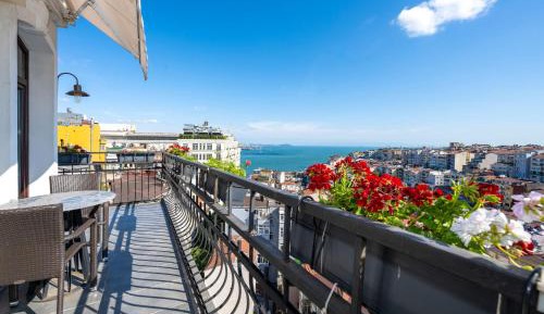 Deluxe Suite with Sea View