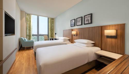 Deluxe Twin Room with City View & 20% off on Food & Beverages and 2 pieces of ironing daily