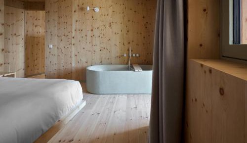 Apartment with Mountain View