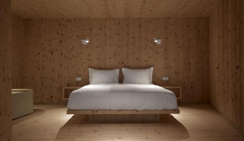 Apartment with Mountain View