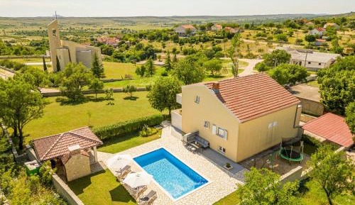 Villa with Garden View