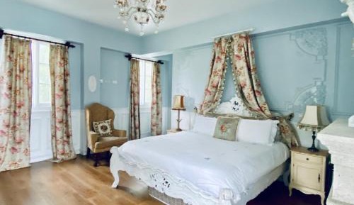 Deluxe Double Room with Castle View
