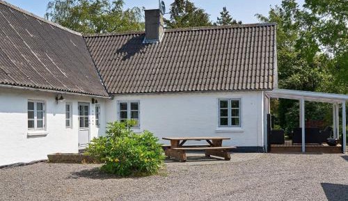 Four-Bedroom Holiday Home