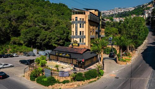 Studio with Mountain View