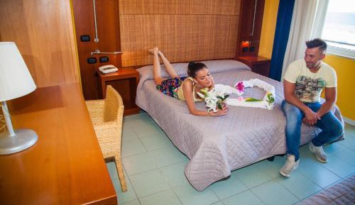 Double or Twin Room with Sea View